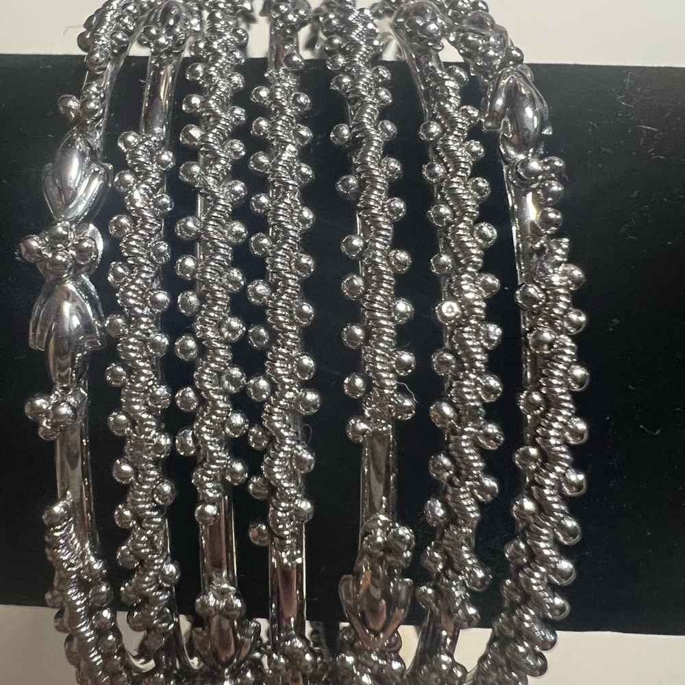 VERY SMALL Silver Tone 7 Piece Bangle Set